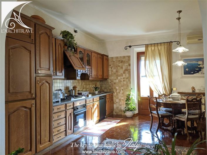 Image No.14-8 Bed House for sale