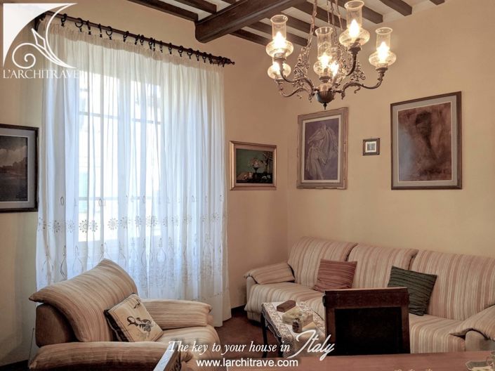 Image No.16-8 Bed House for sale