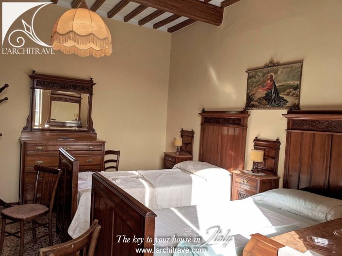 Image No.17-8 Bed House for sale