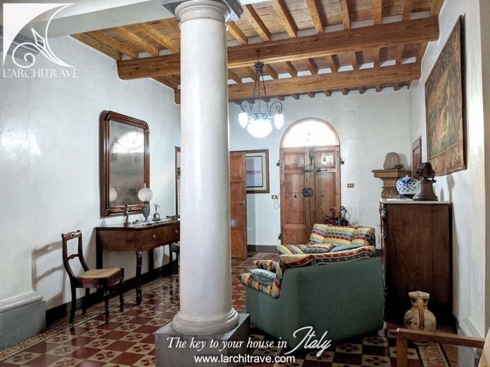 Image No.4-8 Bed House for sale