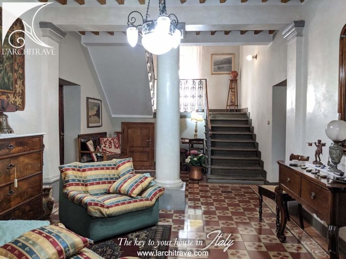 Image No.5-8 Bed House for sale