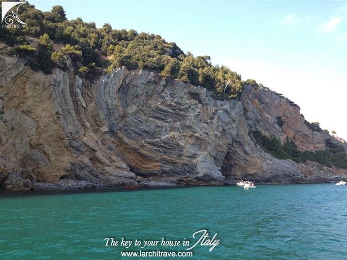 Image No.25-2 Bed Villa for sale