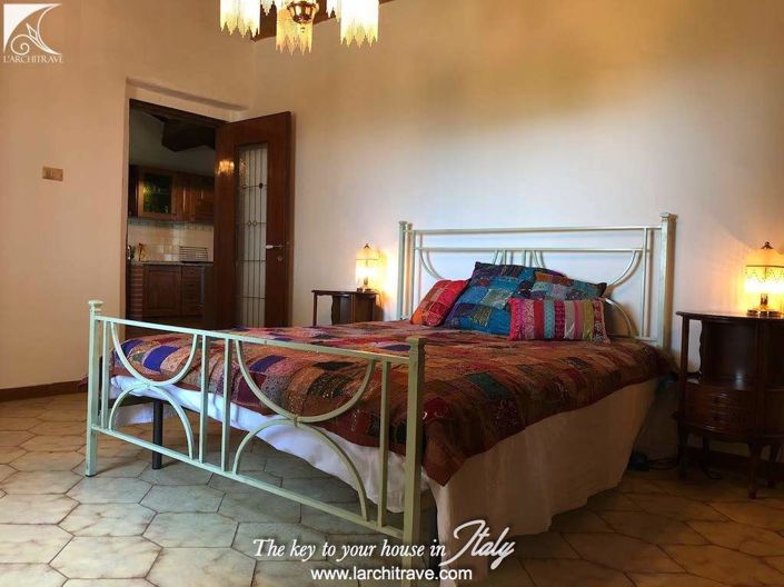 Image No.17-4 Bed House for sale