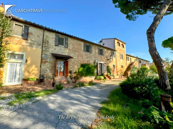 Image No.21-4 Bed House for sale