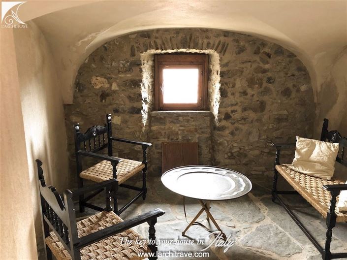 Image No.10-8 Bed Villa for sale