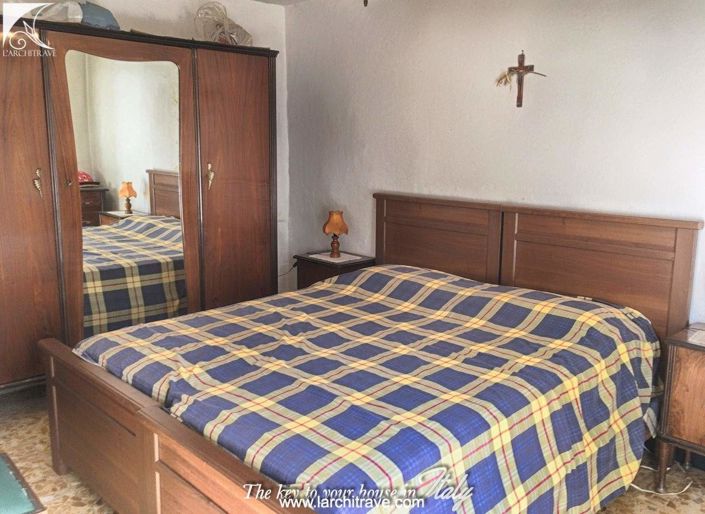 Image No.8-2 Bed House for sale