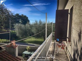 Image No.2-Villa de 2 chambres à vendre à Licciana Nardi
