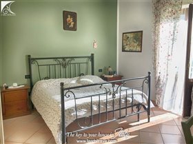 Image No.8-Villa de 2 chambres à vendre à Licciana Nardi