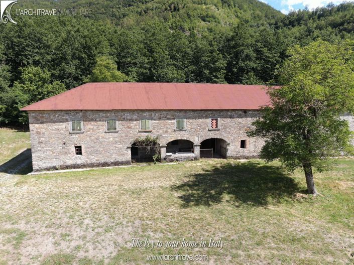 Image No.2-Villa de 5 chambres à vendre à Monchio delle Corti