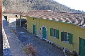 Image No.1-Villa de 4 chambres à vendre à Licciana Nardi