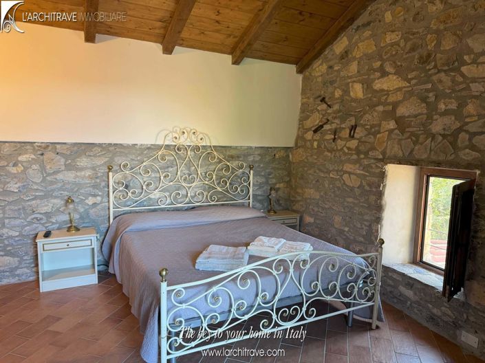 Image No.8-1 Bed House for sale