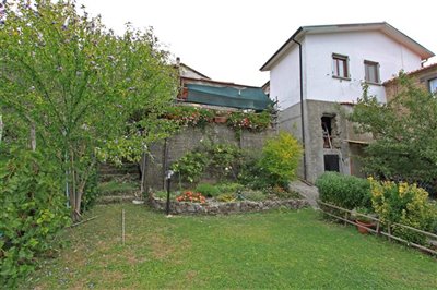 1 - Podenzana, Maison