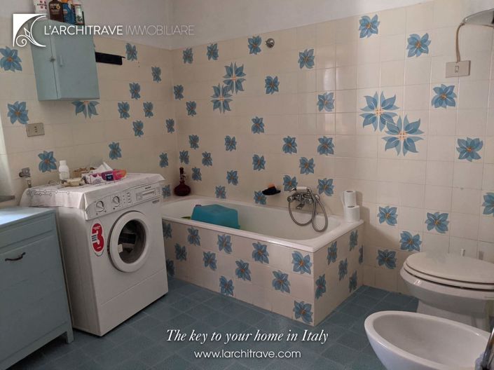 Image No.16-10 Bed Villa for sale