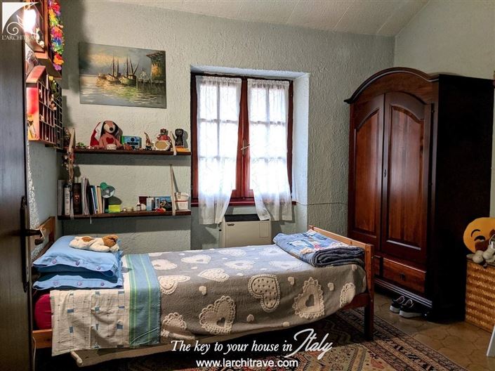 Image No.10-3 Bed House for sale