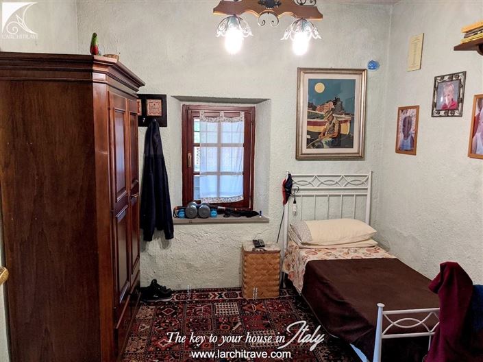 Image No.11-3 Bed House for sale