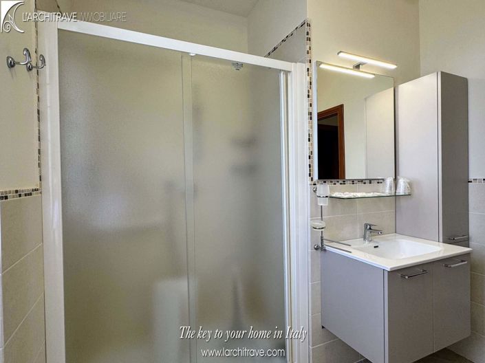 Image No.13-2 Bed House for sale