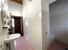 Image No.23-Villa de 5 chambres à vendre à Calci