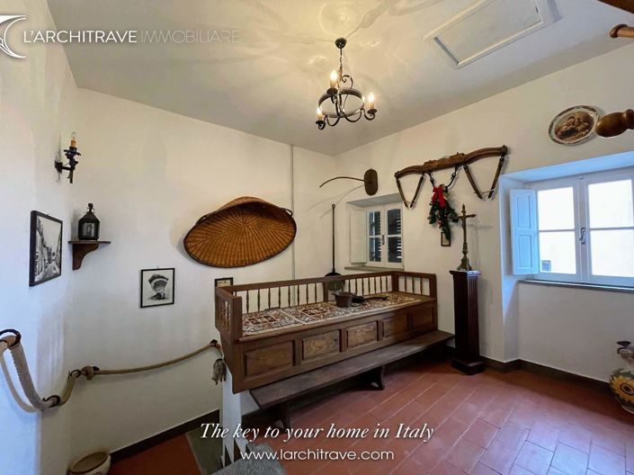 Image No.15-3 Bed House for sale