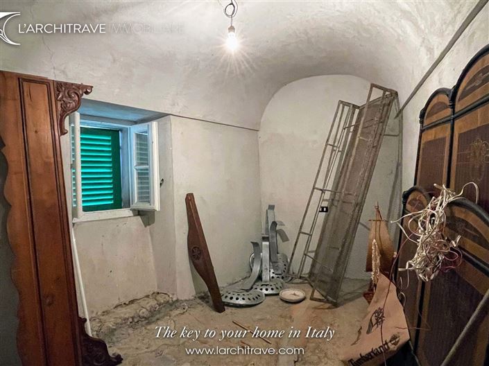 Image No.18-3 Bed House for sale