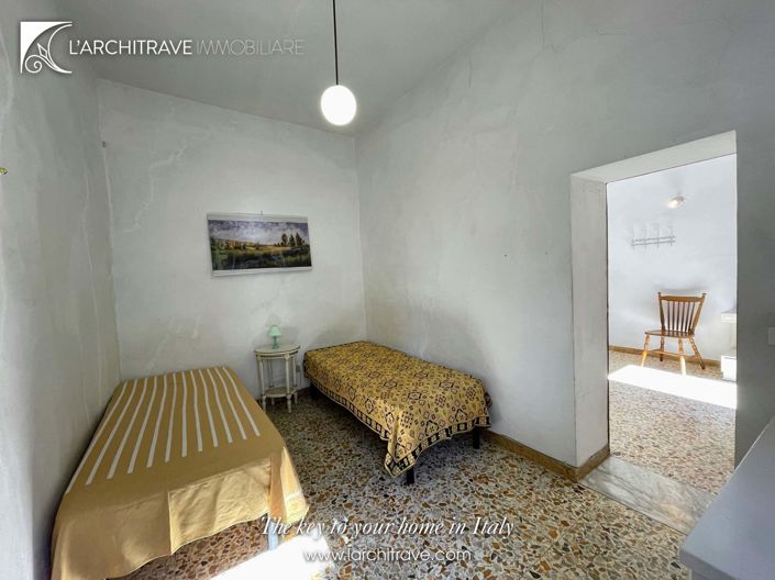 Image No.18-2 Bed House for sale