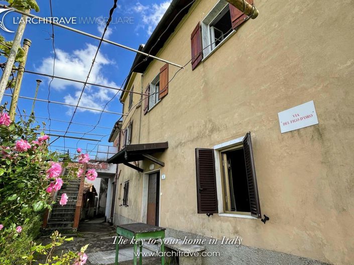 Image No.1-2 Bed House for sale