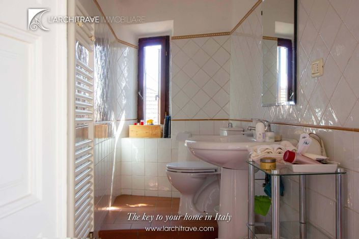 Image No.17-3 Bed House for sale