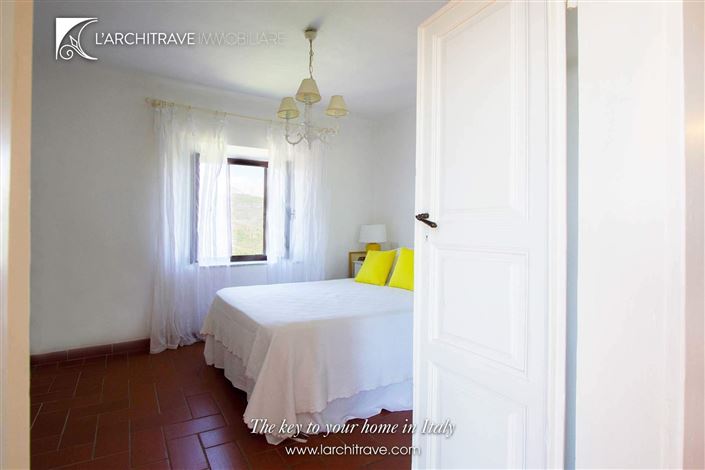 Image No.18-3 Bed House for sale