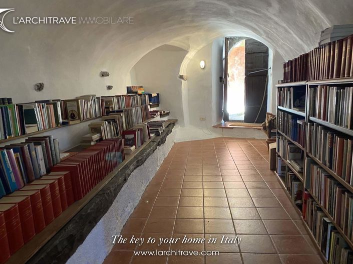 Image No.30-3 Bed House for sale