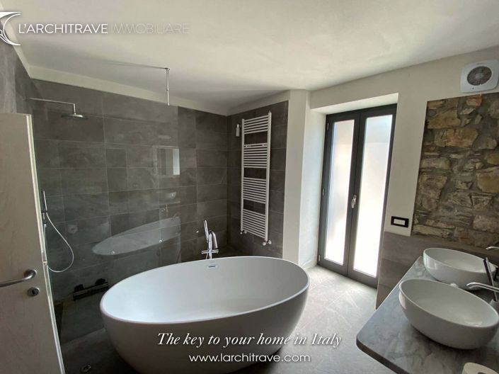 Image No.10-5 Bed Villa for sale