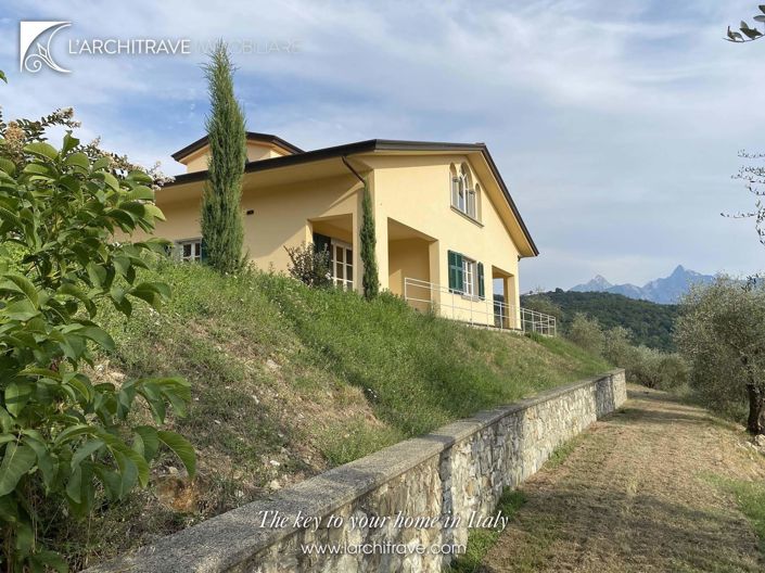 Image No.1-3 Bed Villa for sale