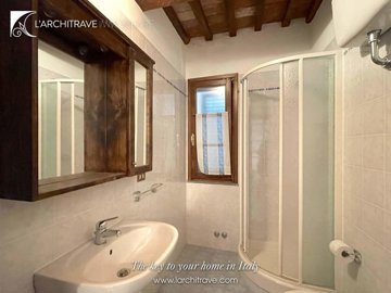 f15b33a5-a049-320c-959e-37b0e05618d8