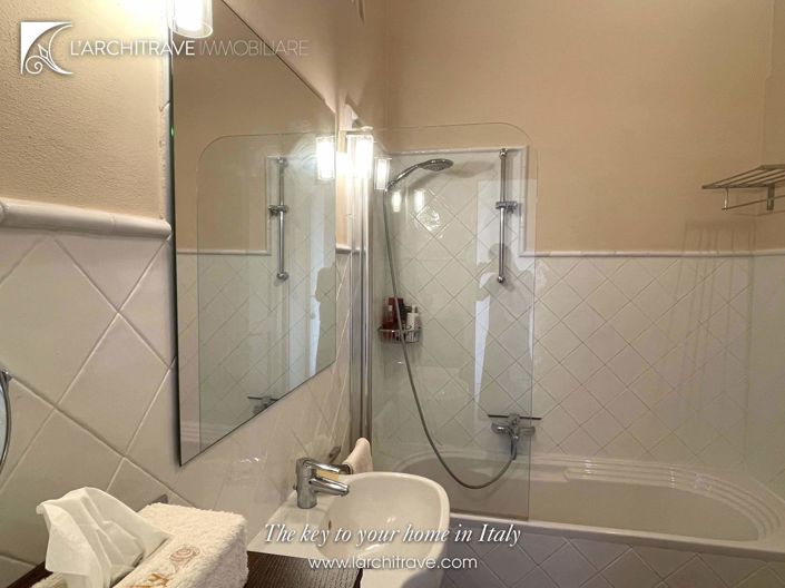 Image No.18-3 Bed House for sale