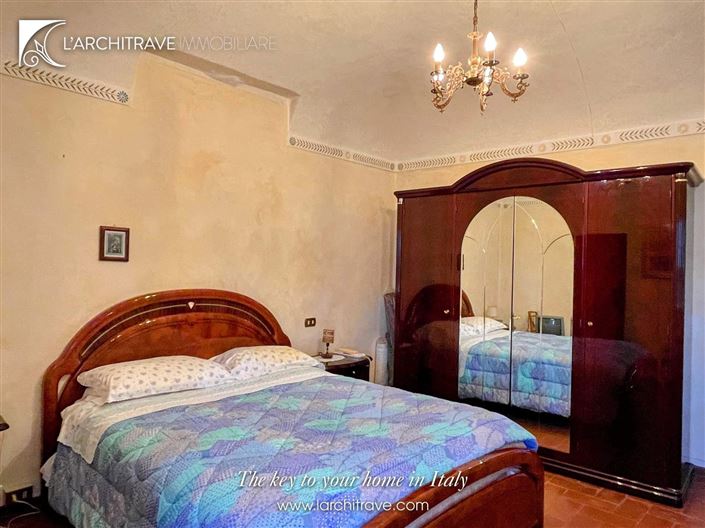 Image No.13-5 Bed House for sale