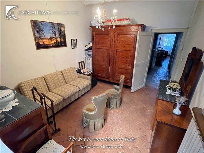 Image No.18-5 Bed House for sale