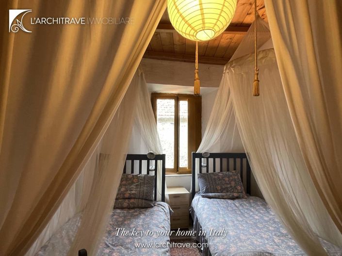 Image No.15-4 Bed House for sale