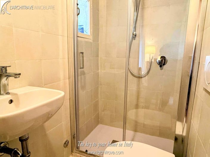 Image No.18-4 Bed House for sale