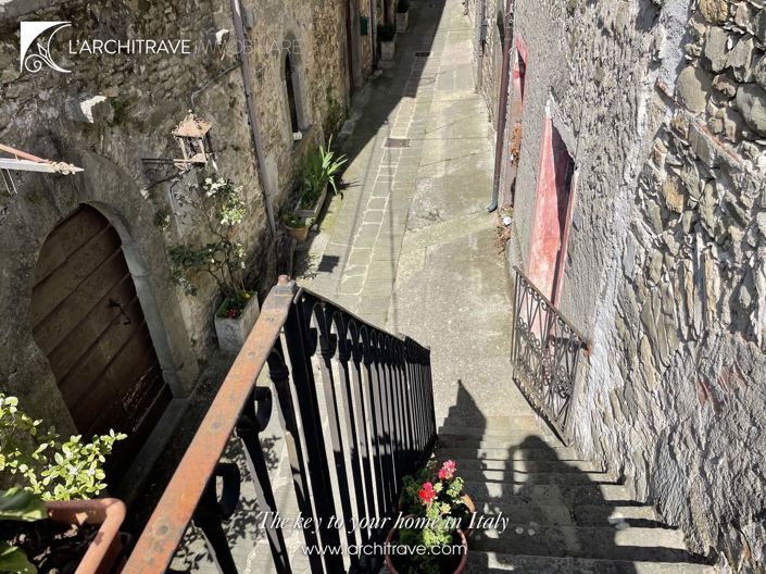 Image No.22-4 Bed House for sale