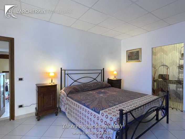 Image No.11-2 Bed House for sale