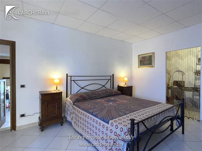 Image No.11-2 Bed House for sale