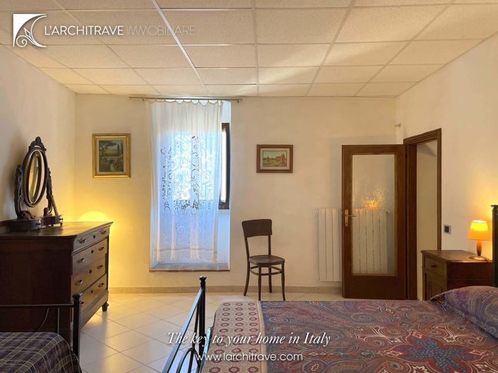 Image No.13-2 Bed House for sale