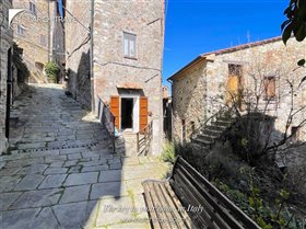 Image No.3-Maison de 2 chambres à vendre à Castelnuovo di Val di Cecina