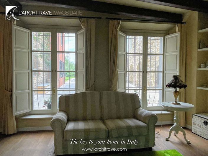 Image No.10-1 Bed House for sale