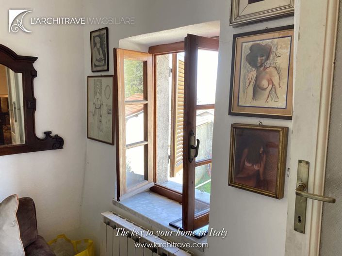 Image No.6-3 Bed House for sale