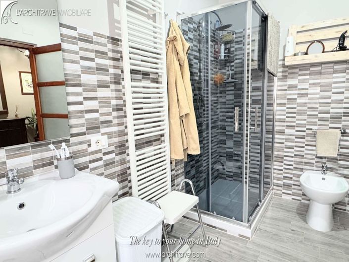 Image No.10-4 Bed House for sale