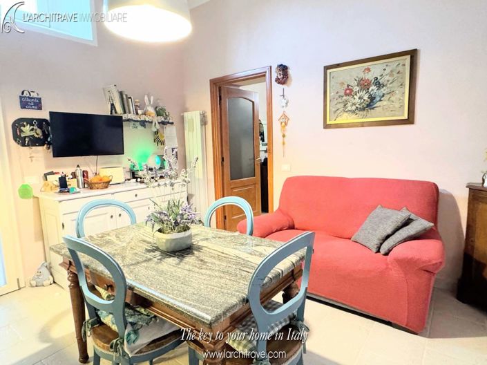 Image No.12-4 Bed House for sale