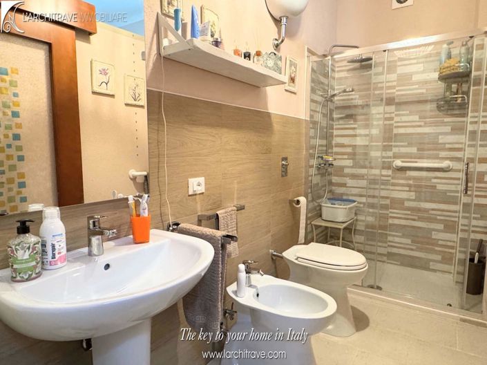 Image No.13-4 Bed House for sale