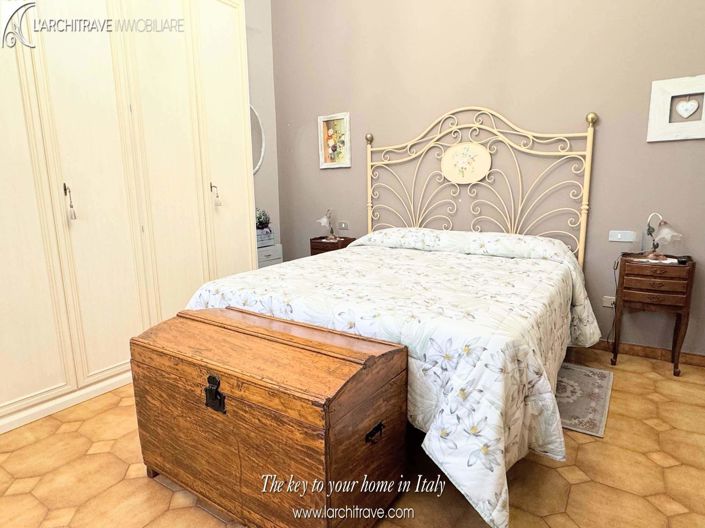 Image No.6-4 Bed House for sale