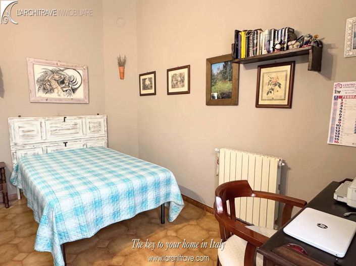 Image No.8-4 Bed House for sale