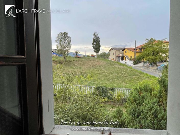 Image No.11-3 Bed House for sale