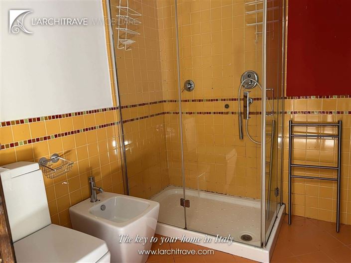 Image No.6-2 Bed House for sale